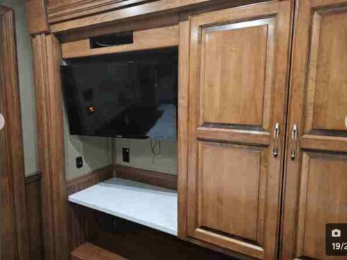 2016 Showhauler 2 Bath Cascadia Coach, 600HP, 13 Speed, 56K Miles, Available Today - Image 16